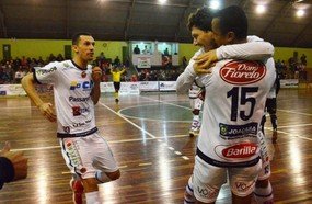 Joaçaba Futsal vence Canoinhas e sobe na tabela da Divisão Especial