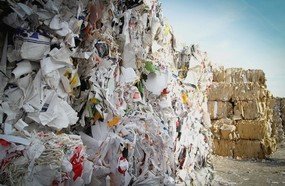 Motorista atingido por 300 kg de papel prensado será indenizado