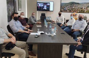 Prefeitos debatem ações estratégicas de combate a Covid-19