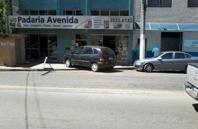 Motorista estaciona sobre a calçada em Joaçaba