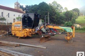 Motoniveladora nova de Joaçaba está abandonada