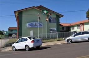 Casal é preso após deixar filhos em casa para ir a baile