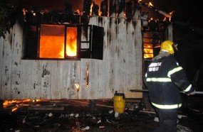Mulher ateia fogo na própria casa após perder guarda dos filhos