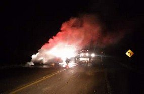 Ocupantes abandonam veículo em chamas na BR-282