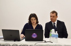 Professora defende tese de doutorado para banca internacional