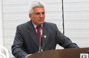 Prefeitura não pode abaixar salários de comissionados, diz vereador
