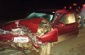 Colisão entre veículos deixa duas pessoas feridas na BR-282