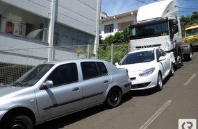 Cavalo-mecânico desanda e engaveta veículos em Joaçaba