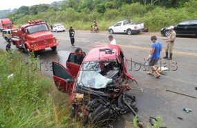 Acidente na SC-350 deixa motorista preso às ferragens