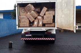 PRF e PM apreendem caminhão carregado com cigarros