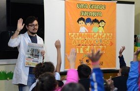 Acadêmicos levam para escolas informações sobre comunicação