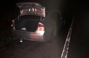 Veículo com casal e criança colide em barranco na BR-153
