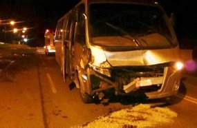 Mulher morre em colisão com micro-ônibus em Fraiburgo