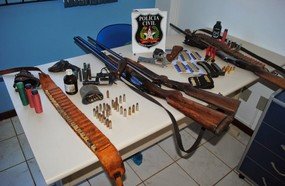 Três pessoas presas com armas e munições no interior de Vargem