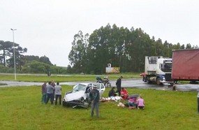 Colisão no trevão de Irani deixa três pessoas gravemente feridas