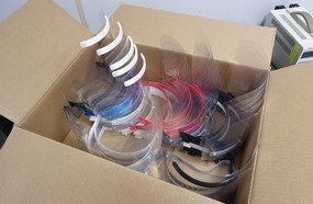 Universitários produzem máscaras de proteção com tecnologia 3D