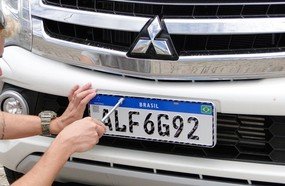 Deputado pede a suspensão da placa padrão Mercosul