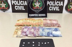 Mulheres presas e uma adolescente apreendida por tráfico de drogas