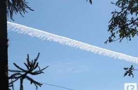 Curioso: atmosfera fria deixa trilhas de aviões no céu