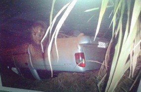 Veículo de Joaçaba capota ao desviar de buracos na SC-135