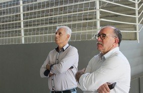 Prefeito e vereador visitam obra do ginásio em Joaçaba