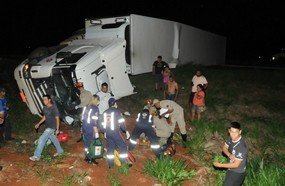 Caminhoneiro tem braço amputado ao tombar carreta de Videira