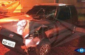 Motorista fica gravemente ferido após colidir em árvore