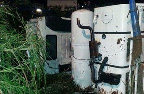 Funcionário furta caminhão, tomba e morre na BR-282