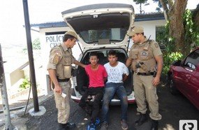 Polícia surpreende elementos furtando casa em Herval d´Oeste