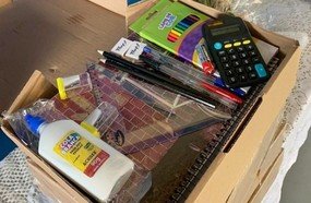 Kits de material escolar são entregues em todas as escolas estaduais