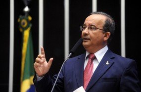 Deputado Jorginho Mello votará a favor da denúncia contra Temer