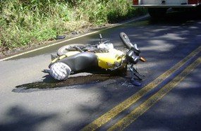 Motociclista tem perna amputada em acidente