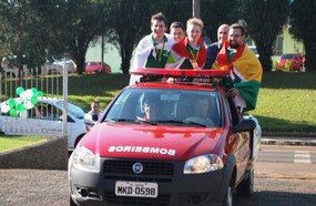 Campeões na Olimpíada do Conhecimento são recebidos com festa