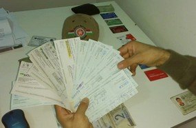 Golpistas são presos ao vender anúncios em espaços públicos