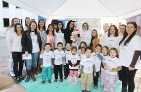 Campanha Agosto Dourado é realizada em Joaçaba