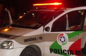 Bandido ameaça funcionária com faca durante assalto a mercado