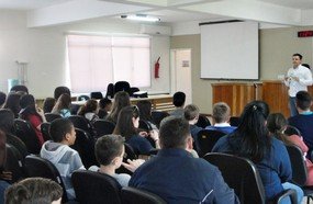 Alunos do Colégio Frei Rogério visitam Câmara de Herval d’ Oeste