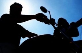 Polícia identifica “taradão da moto” que dava tapas nas nádegas das mulheres