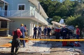 Explosão destrói casa de dois andares em Jurerê, em Florianópolis