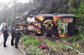 Vocalista do Garotos de Ouro morre em acidente com ônibus da banda