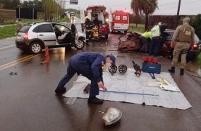 Bombeiros encontram jovem morta com faca cravada no pescoço ao atender colisão