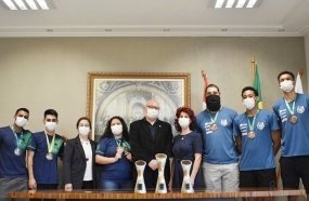 Dirigentes da Unoesc recepcionam atletas medalhistas nos JUBs
