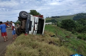 Motorista morre após caminhão tombar no Distrito de Barra do Leão