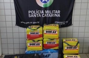 PM recupera baterias e prende autores e receptador do furto