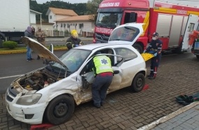 Colisão entre veículos deixa dois feridos em Iomerê