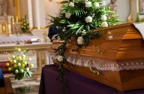 Funerária terá que indenizar mãe por ter cortado cabelo de evangélica para velório