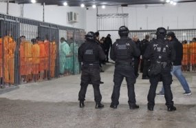 SC realiza maior transferência de detentos para outro estado da história