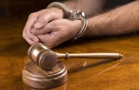Homem que atacou ex-companheira com facão é condenado a 8 anos de prisão
