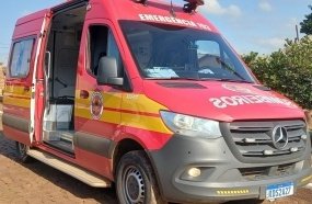 Menino de 7 anos é socorrido após ficar com ferro cravado no pé 