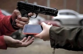 Projeto de lei propõe pena maior para receptação de celulares roubados